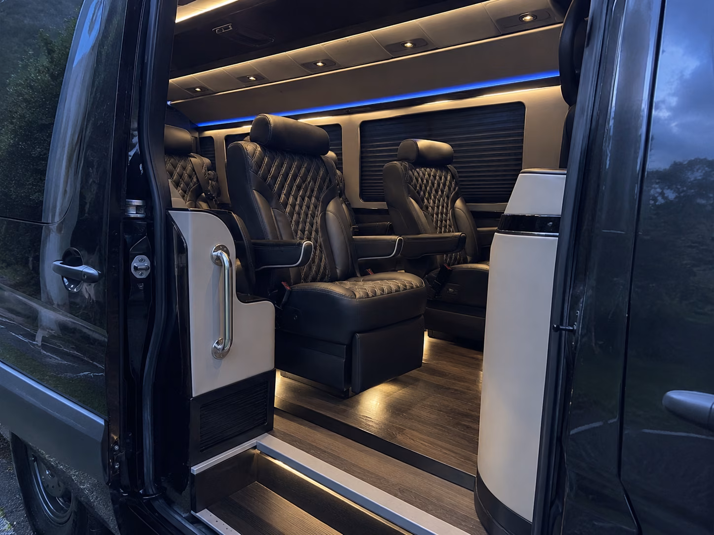 book the perfect ride for your next airport transfer 4